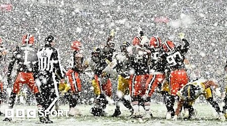 Browns seal comeback win over Steelers in blizzard