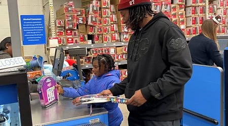 USC football players join families in need for shopping trip at Walmart