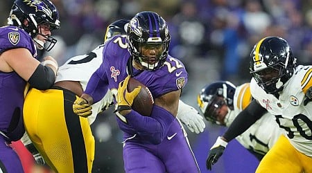 Ravens roll into playoffs with win over Steelers