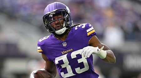 Video: Vikings' Aaron Jones Says He Holds Kids Like a Football to Fix Fumbling Issues