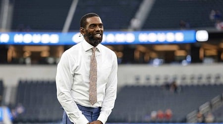 Randy Moss Reacts to Video of Vikings' Pregame Tribute After WR's Cancer Diagnosis