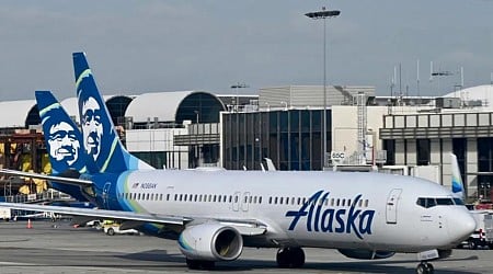 Alaska Airlines passenger opens emergency exit and climbs onto wing during deboarding