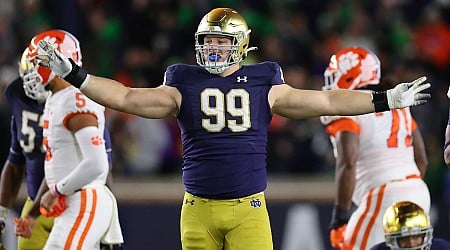 Notre Dame star lineman Mills (knee) out of CFP