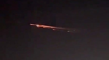 See a dead Chinese satellite burn up as a brilliant fireball across the night sky (video)