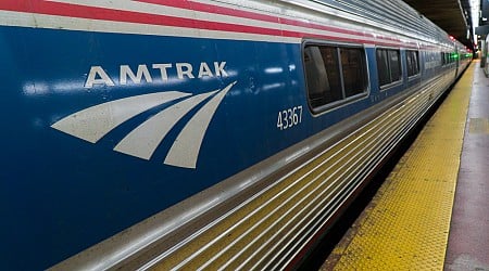 Amtrak delays in Northeast strand holiday travelers