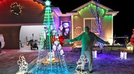 Iowa man decorates entire block to give wife with Alzheimer's a magical Christmas memory