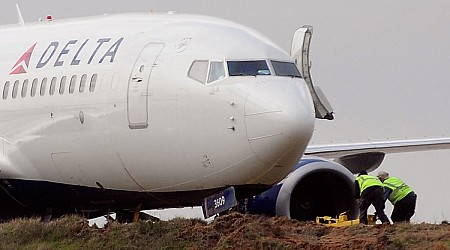 Delta Air Lines crew stops stowaway on plane in Seattle