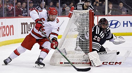 Jacob Markstrom stops 29 shots as Devils down Hurricanes