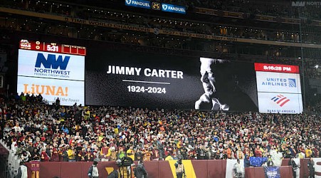 Moment of silence for former President Jimmy Carter held before the Falcons-Commanders game