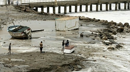 One Dead In Ecuador, Peru Ports Closed Amid Massive Waves