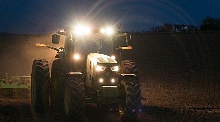 Farmers Say the Sun Turned Their John Deere Tractors Into 'Demon-Possessed' Machines