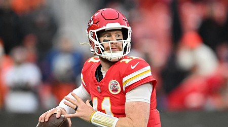 Report: Patrick Mahomes Won't Play for Chiefs vs. Broncos; Carson Wentz Will Start