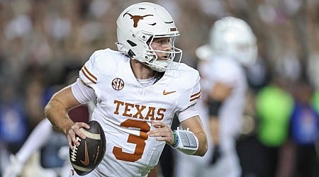 College football odds, picks, predictions for 2024-25 bowl season, playoffs: Model loves Texas, Michigan