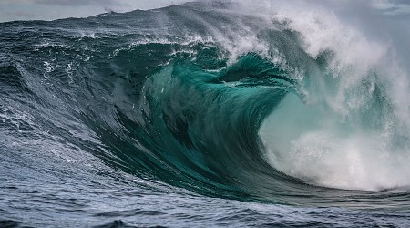 Ondas gigantes afetam países sul-americanos e matam três