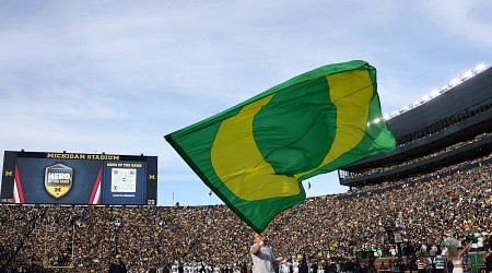 Big 'O' Above Oregon's Campus Painted Red Ahead of Rose Bowl CFP Game vs. Ohio State