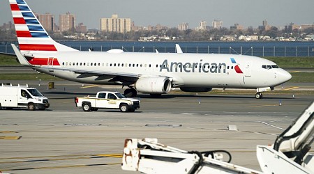 Columbus, Ohio plane lands in Pittsburgh after possible lightning strike