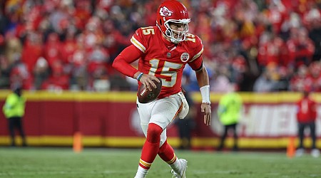 Patrick Mahomes runs 15 yards for Chiefs' first TD vs. Texans