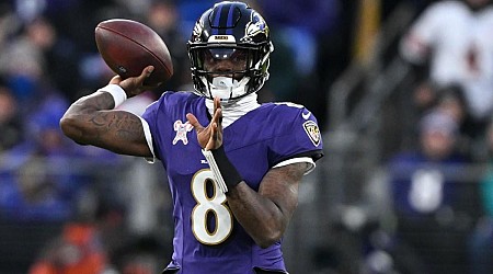 NFL DFS: Top DraftKings, FanDuel daily Fantasy football picks, stacks, strategy on Saturday in Week 18, 2025