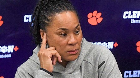 Dawn Staley Delivers Harsh Reality Check to 21YO South Carolina Junior After Landmark 200th SEC Win