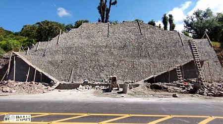 Constructions crew unearths 1,375-year-old pyramid on Mexico’s future highway