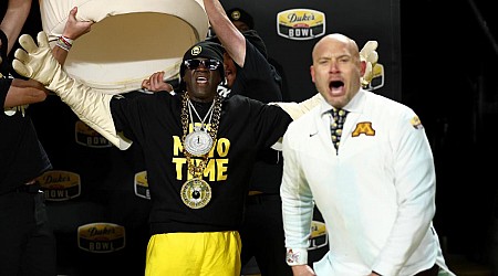 Flavor Flav plays Duke's Mayo Bowl mascot, helps give Minnesota coach P.J. Fleck mayo bath after win