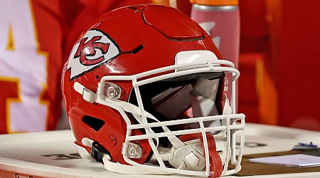 Chiefs plane briefly stranded at Kansas City airport amid icy conditions, blizzard warning