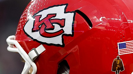 Chiefs take off after icy delay, gear up for Denver game