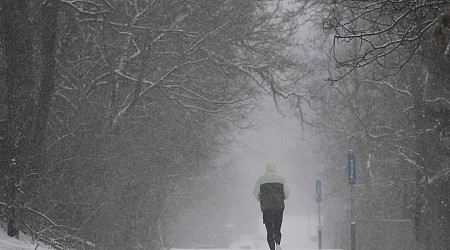 Winter blast of snow, ice, and bitter cold pounds the US from the Midwest to the East Coast