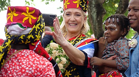 "Tenez bon, on arrive" : Le Pen à Mayotte, la percée ultra-Marine