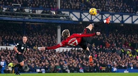 Le prix Puskás est décerné à Alejandro Garnacho (Manchester United) pour son retourné contre Everton