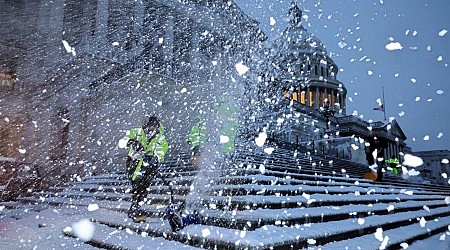 Massive Winter Storm Moves East: D.C. Faces Rare Snow Emergency After Record Snowfall In Midwest (Photos)