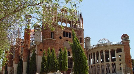 La Iglesia no la considera una catedral, pero es uno de los monumentos más raros de Europa y está a 30 minutos de Madrid