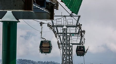 Over 170 skiers and snowboarders rescued after gondola malfunction in Colorado