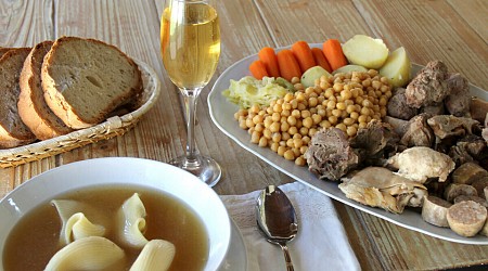 Esta es toda la carne y verduras que tiene que llevar el cocido típico de la Navidad en Catalunya: una veintena de ingredientes