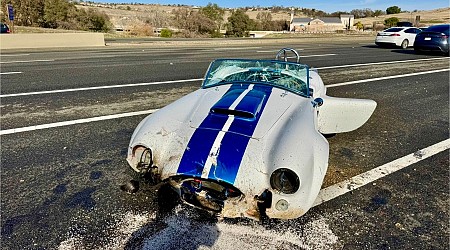 Classic Shelby Cobra crashes on Northern California highway