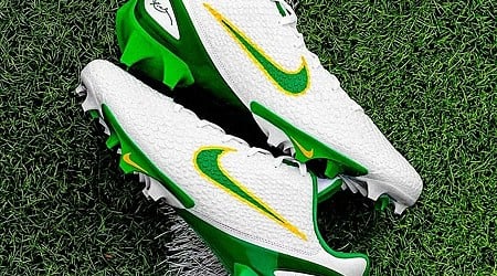 University of Oregon Football Team Receives Nike Kobe 6 PEs