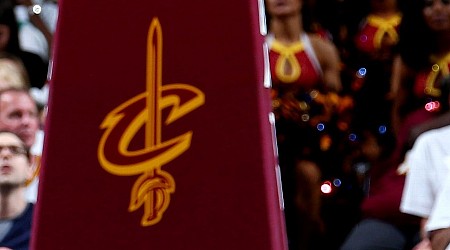 Start of Cavs vs. Jazz delayed by broken hoop