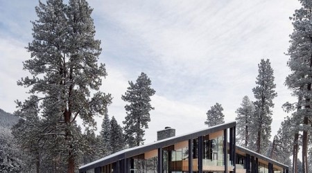 Volcanic landscape informs Hacker Architects design of Oregon lodge