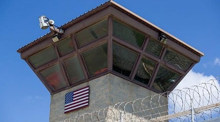 SUA transferă 11 deținuți yemeniți de la Guantanamo în Oman / Câți mai sunt în prezent încarceraţi la controversata închisoare militară americană