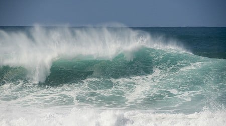 People Told to 'Stay Away' From Some Hawaii Beaches as Waves Hit 40 Feet