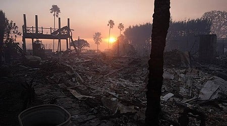 Canada sends water bombers and helicopters to help fight Los Angeles wildfires