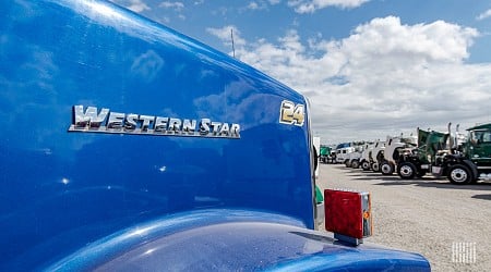 Daimler halts ICE truck sales in Oregon, citing dispute on clean truck credits