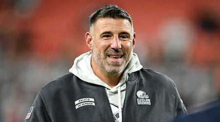 Patriots Rumors: Mike Vrabel 'Heavy Favorite' to Be HC; Josh McDaniels Linked as OC