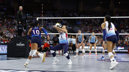 Former NFL Legend Gets Into Volleyball Action Amid Packed Nebraska Fans