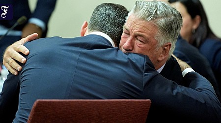 Tödlicher Schuss an Set: Alec Baldwin klagt gegen Justizbeamte in New Mexico