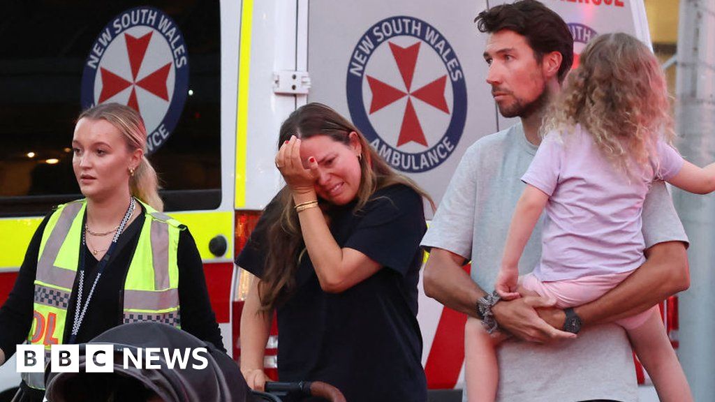 Knifeman rampaged through Sydney mall as shoppers ran for their lives