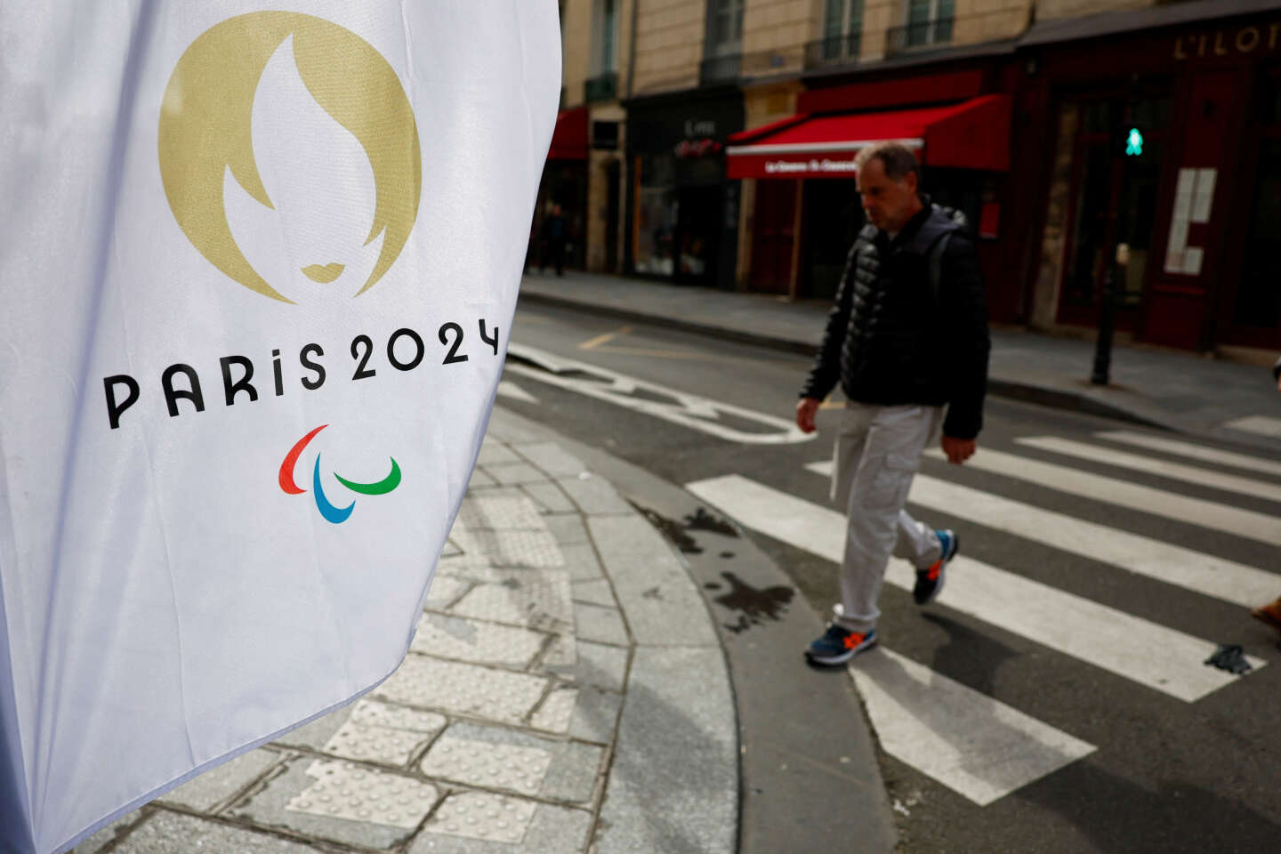 Paris 2024 : la cérémonie d’ouverture des Jeux pourrait être limitée au Trocadéro ou rapatriée au Stade de France, annonce Emmanuel Macron