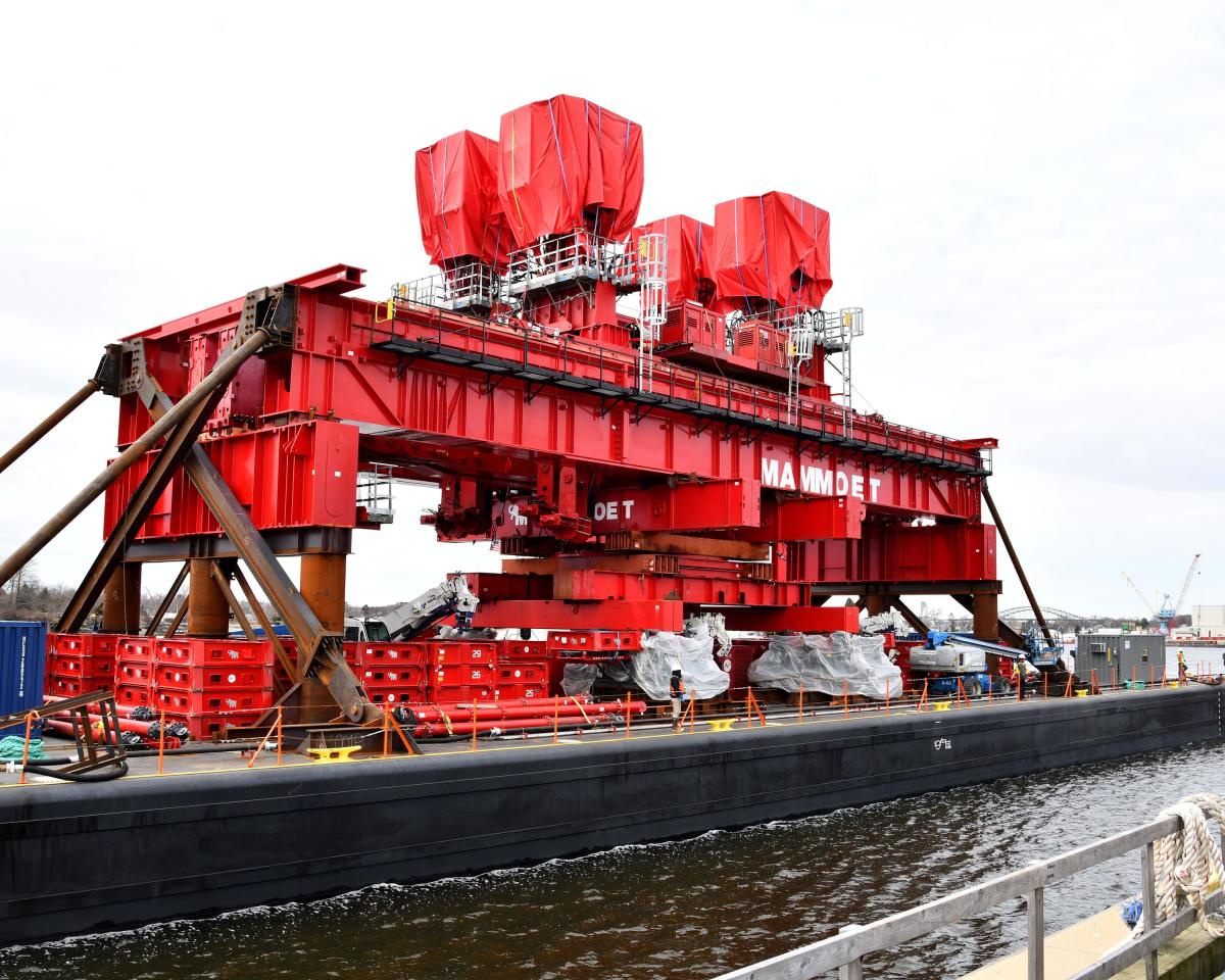 What is 110-foot tall red device that just arrived at Portsmouth Naval Shipyard?