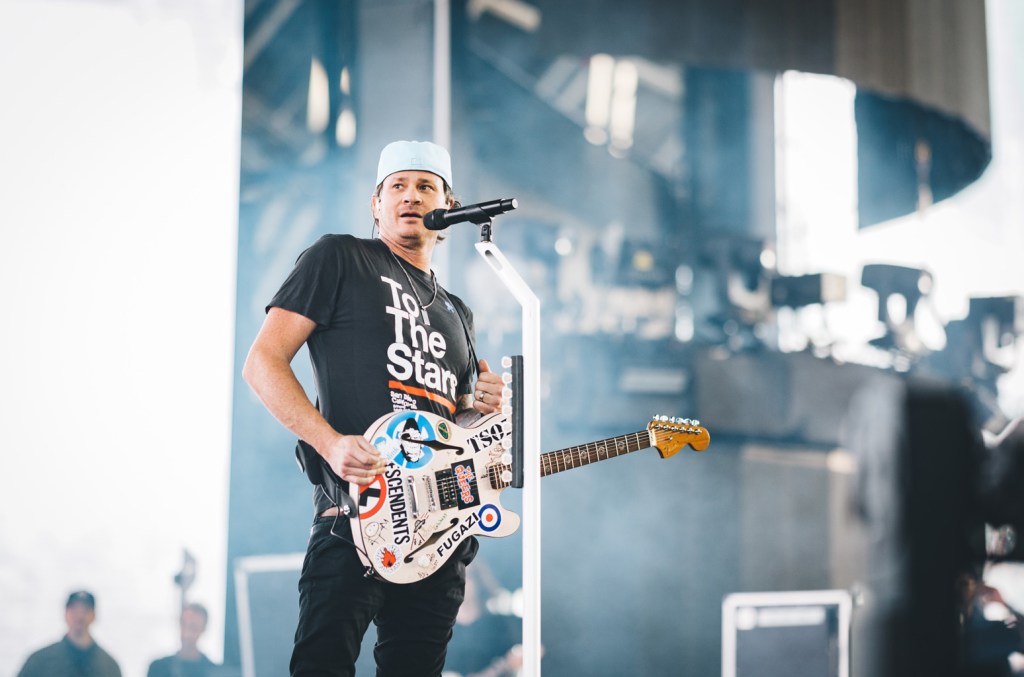 Blink-182's Tom DeLonge Suffers Heat Stroke During Paraguay Show