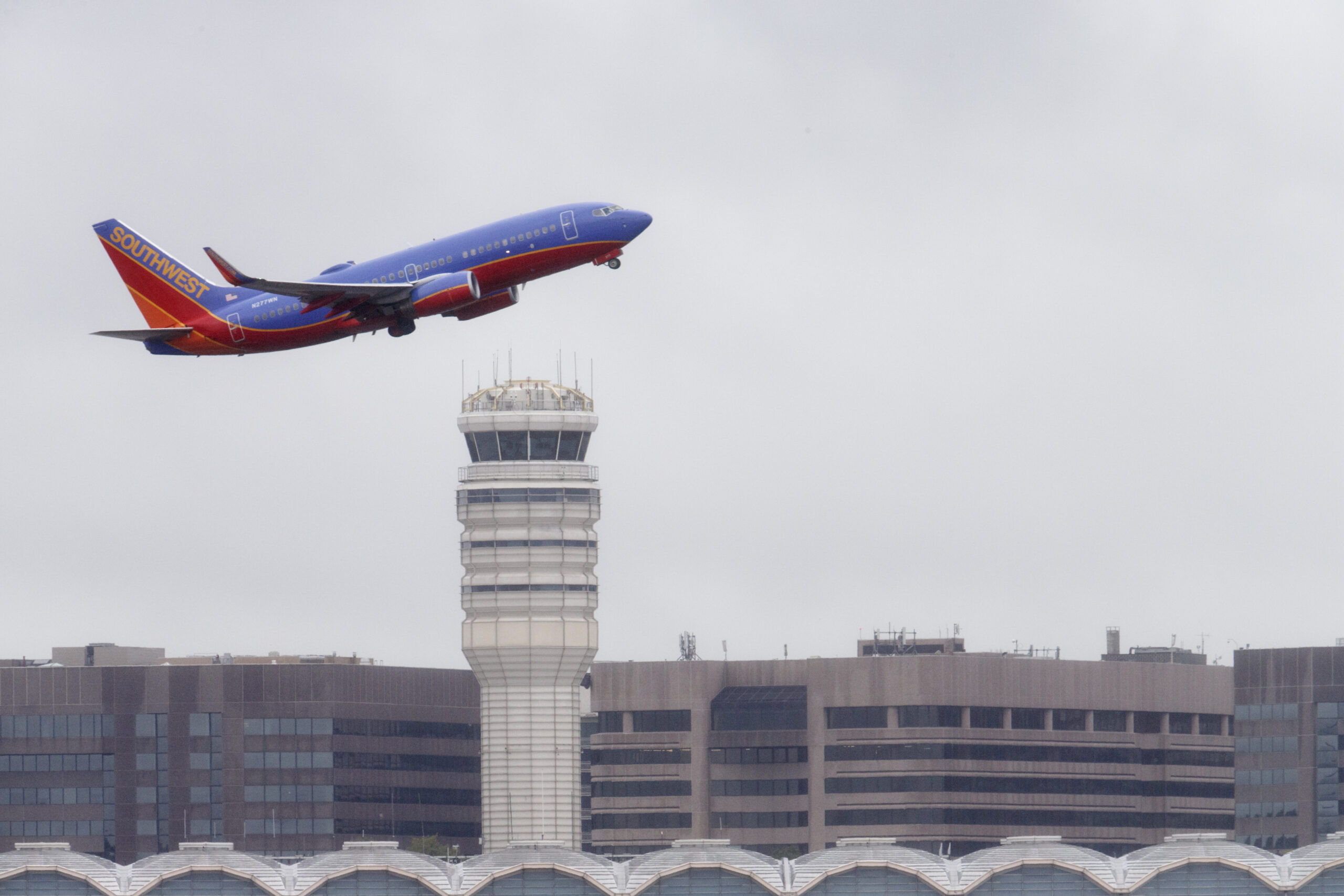 Two planes nearly collide at DC’s Reagan National Airport